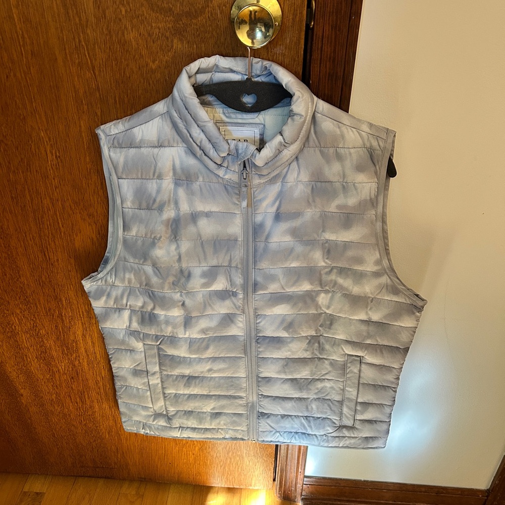 GAP Men's Light Gray Quilted Vest